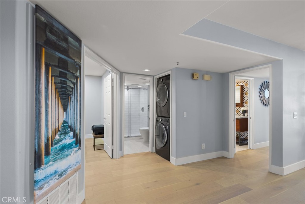 200 Pacific Coast Highway 211