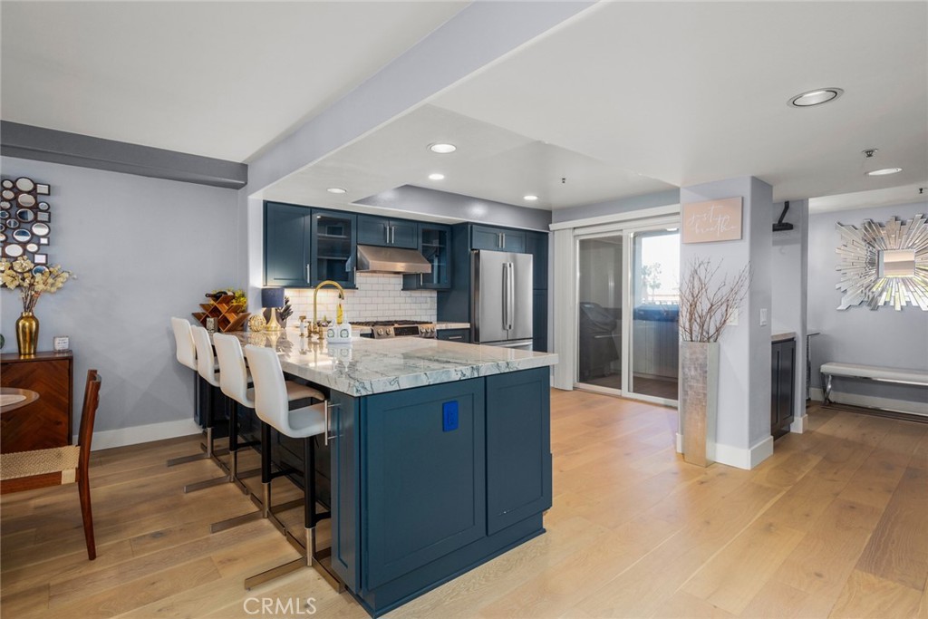 200 Pacific Coast Highway 211