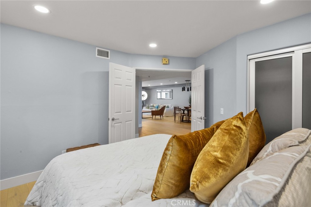 200 Pacific Coast Highway 211