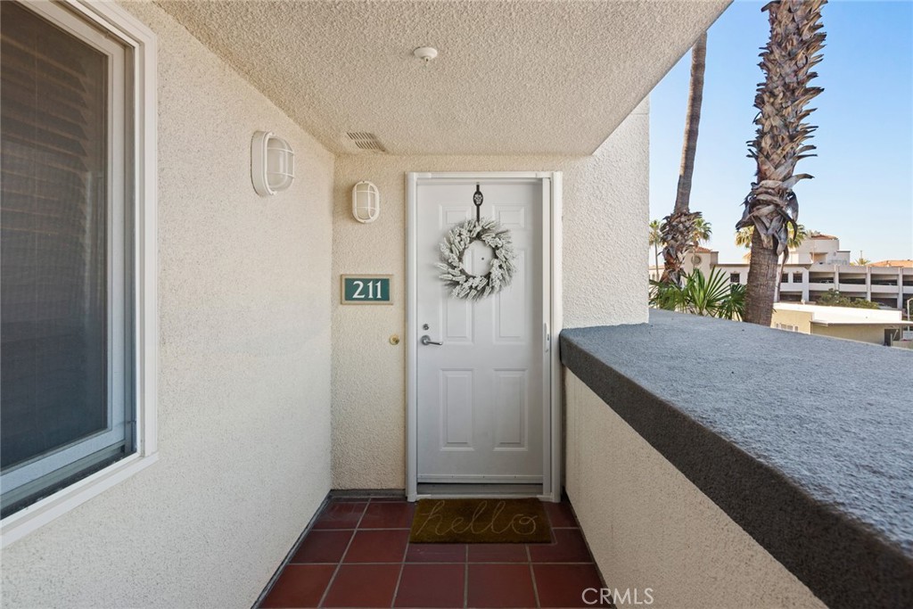 200 Pacific Coast Highway 211