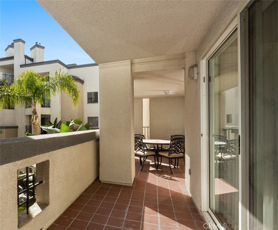 200 Pacific Coast Highway 211