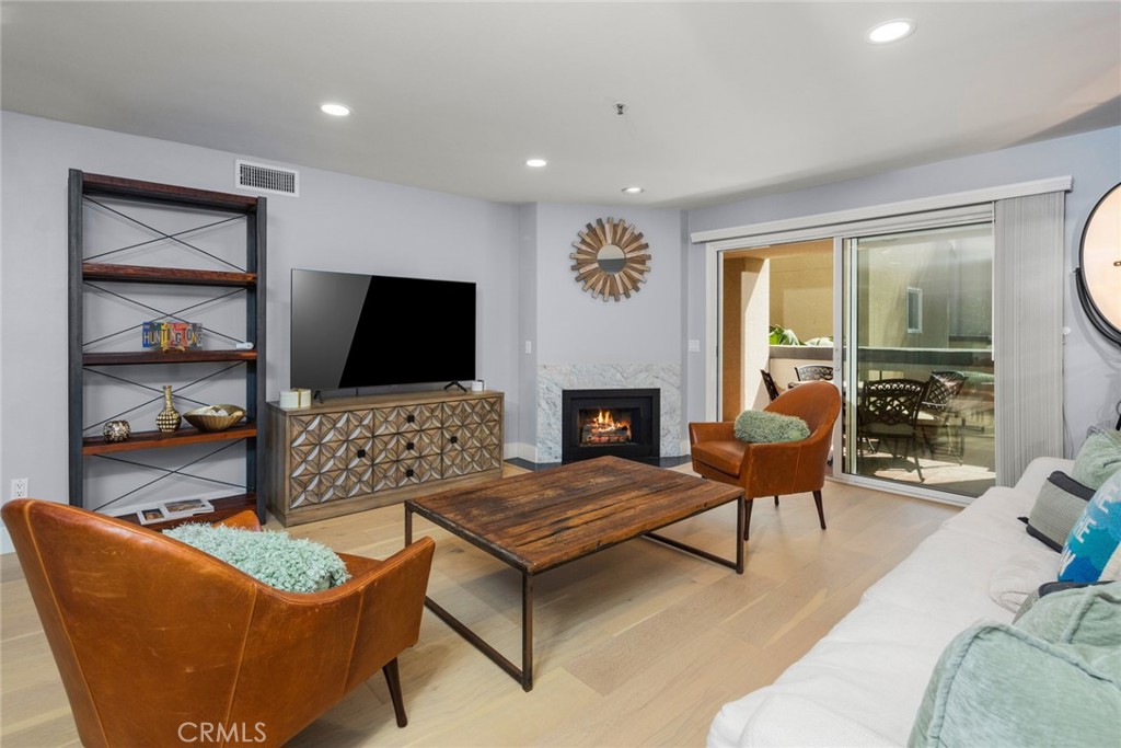 200 Pacific Coast Highway 211