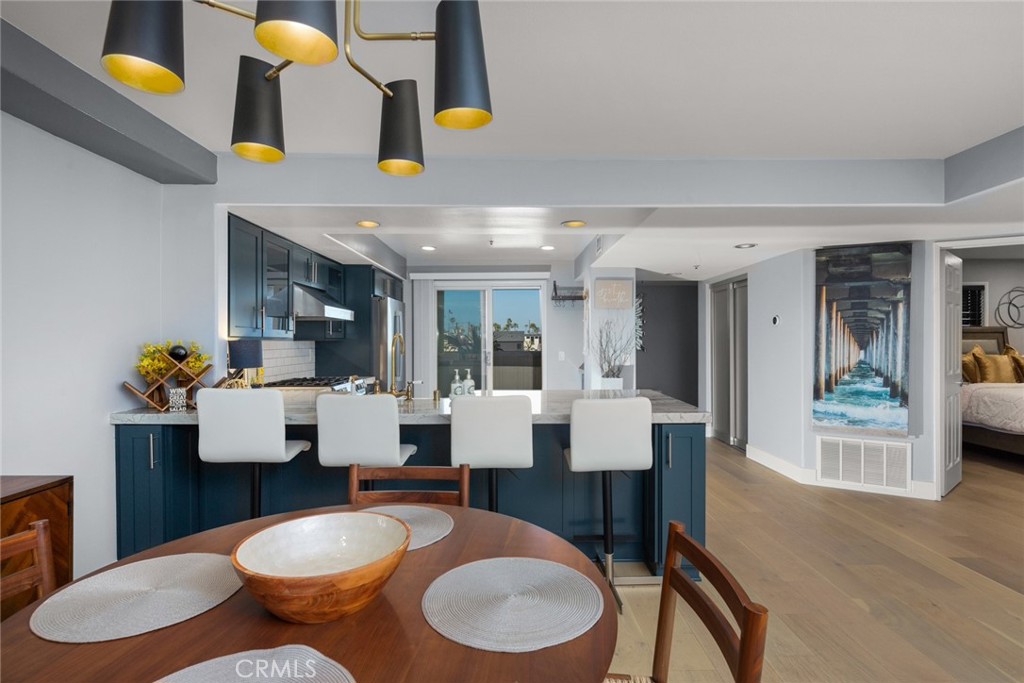 200 Pacific Coast Highway 211