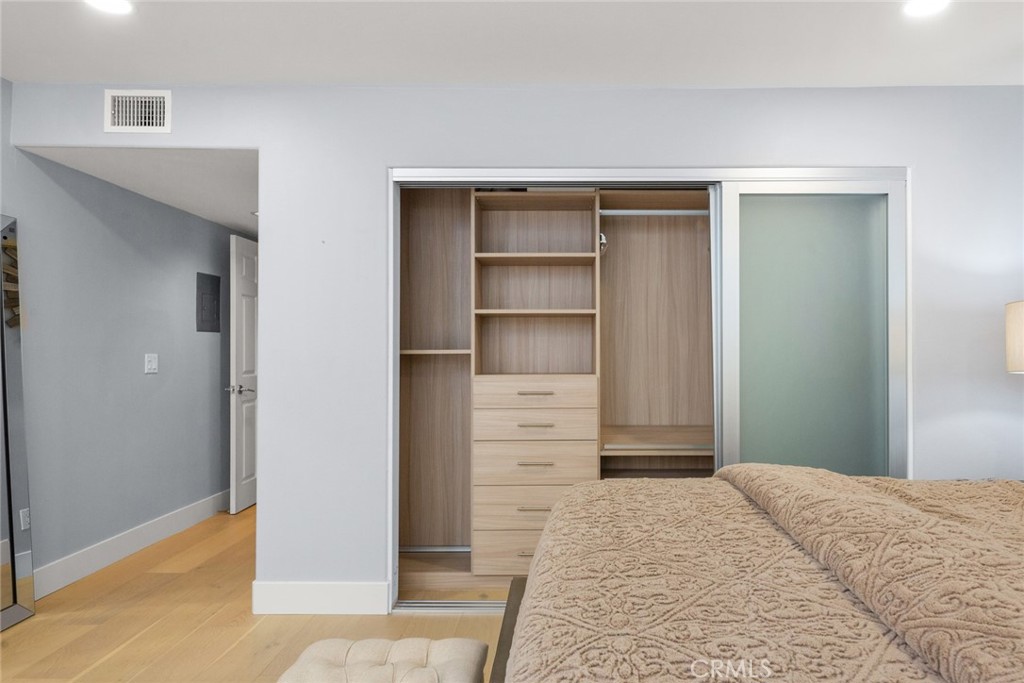 200 Pacific Coast Highway 211