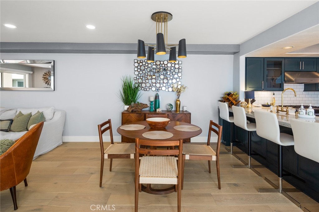 200 Pacific Coast Highway 211