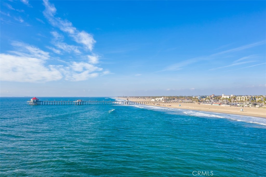 200 Pacific Coast Highway 211