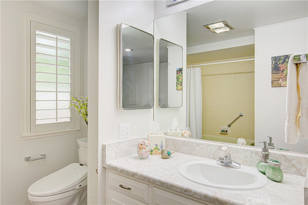 558 Avenida Sevilla C