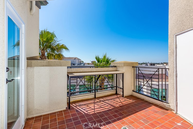 200 Pacific Coast Highway 422