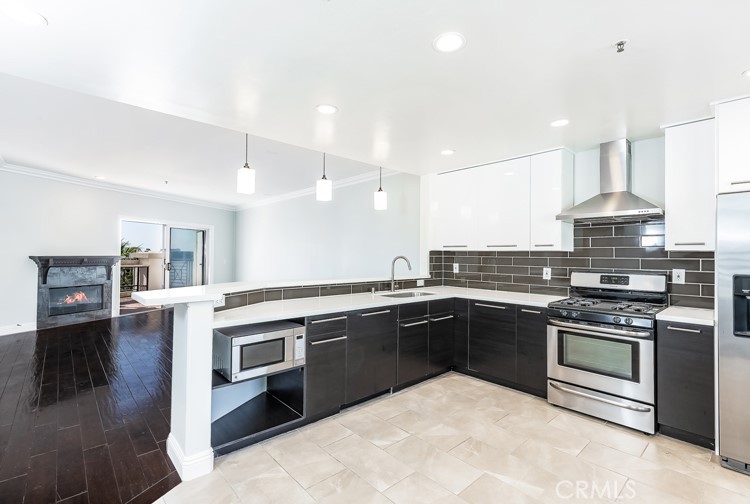 200 Pacific Coast Highway 422