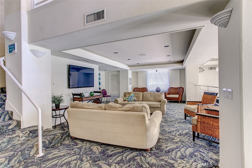 200 Pacific Coast Highway 422