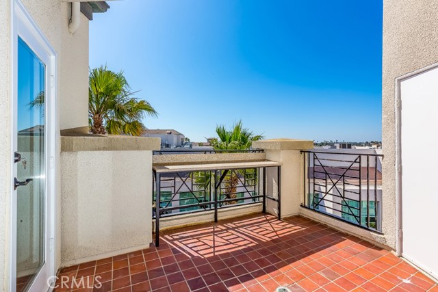 200 Pacific Coast HWY Unit: 422