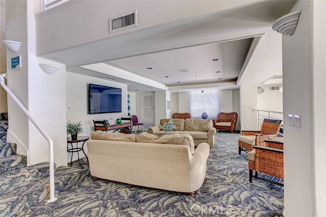 200 Pacific Coast HWY Unit: 422