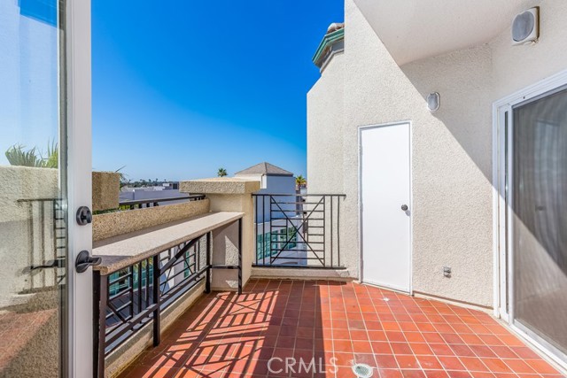 200 Pacific Coast HWY Unit: 422