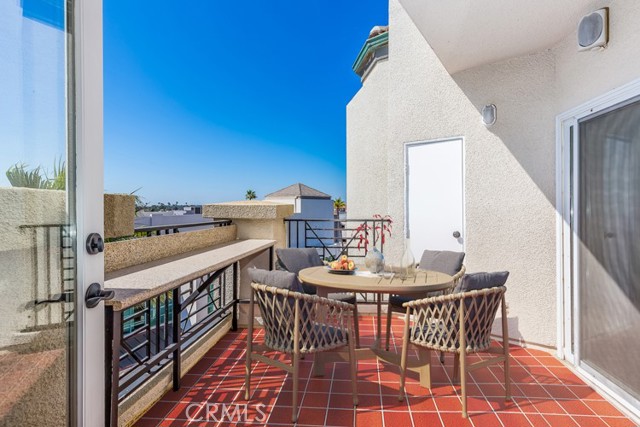 200 Pacific Coast HWY Unit: 422