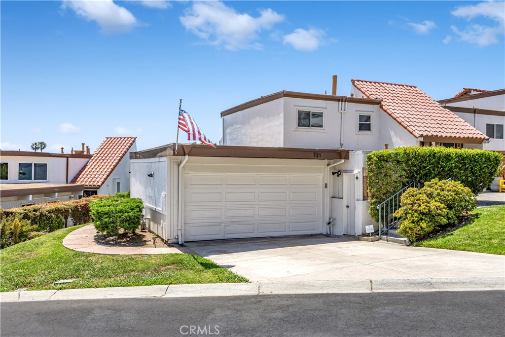 721 Calle Los Olivos