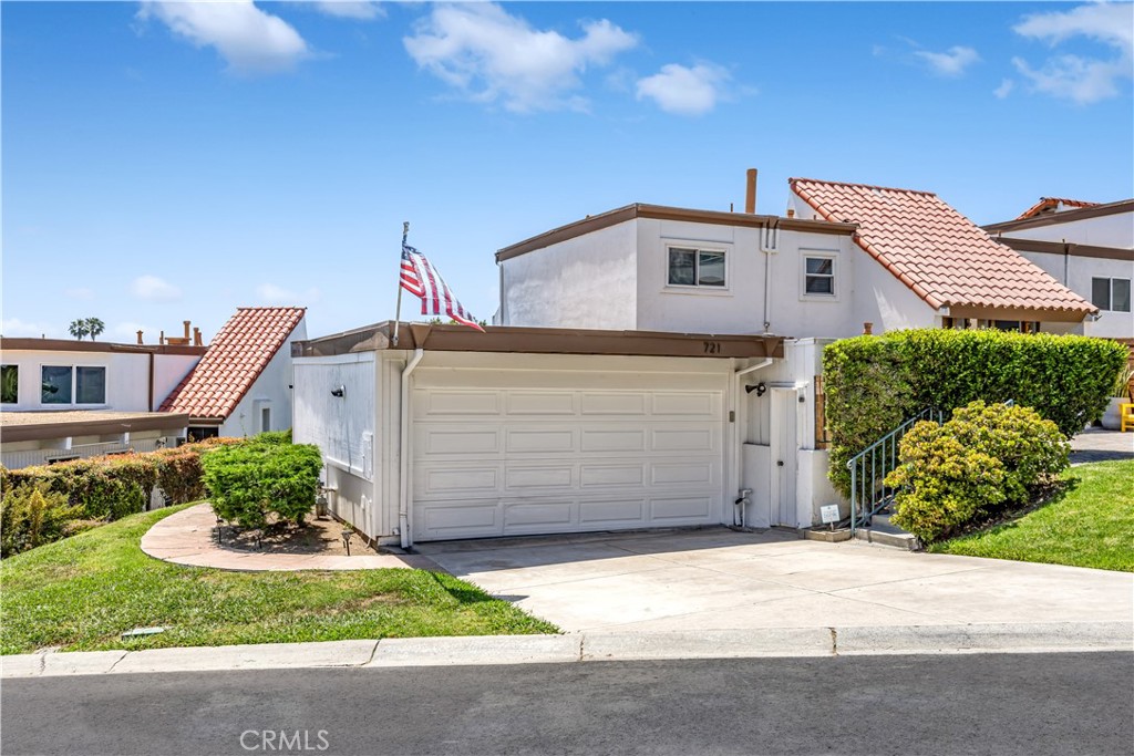 721 Calle Los Olivos