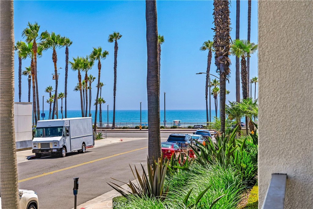 200 Pacific Coast Highway 106