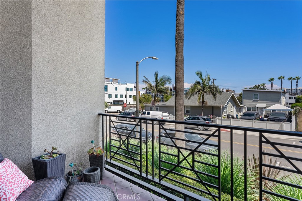 200 Pacific Coast Highway 106