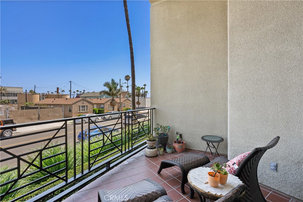 200 Pacific Coast Highway 106