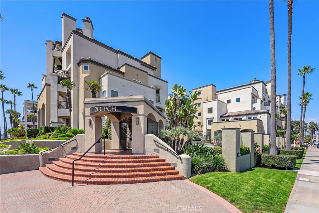 200 Pacific Coast Highway 106