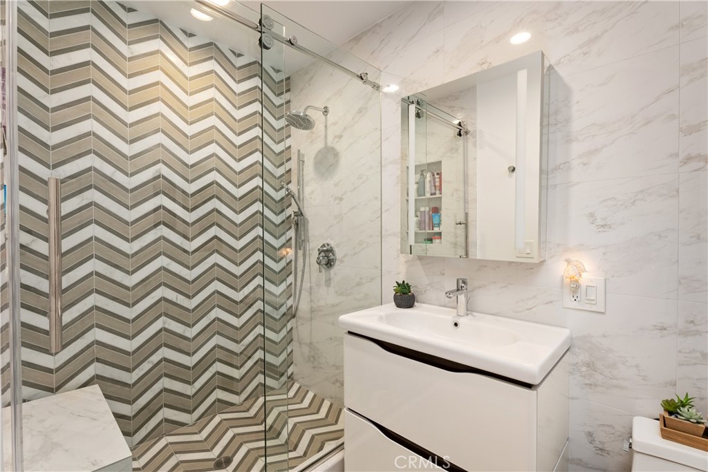 200 Pacific Coast Highway 106