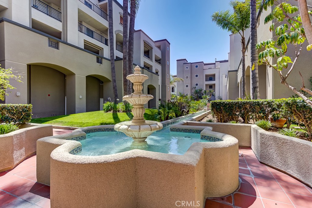 200 Pacific Coast Highway 106