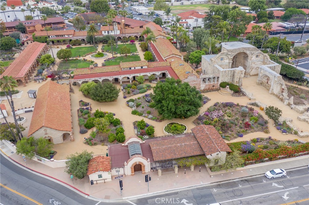 27389 Paseo Ravenna