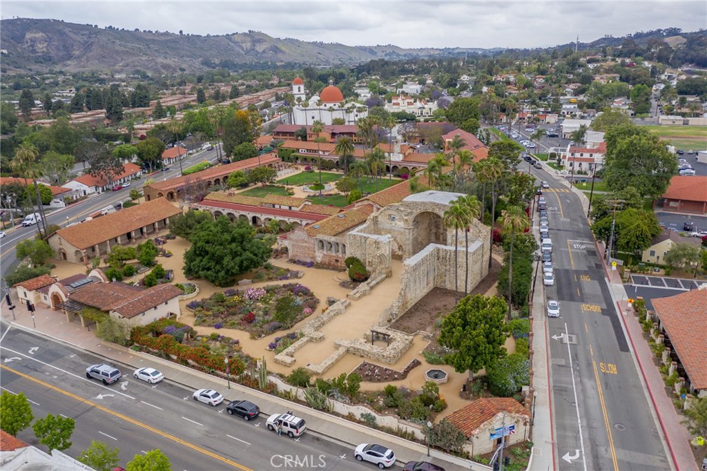 27389 Paseo Ravenna