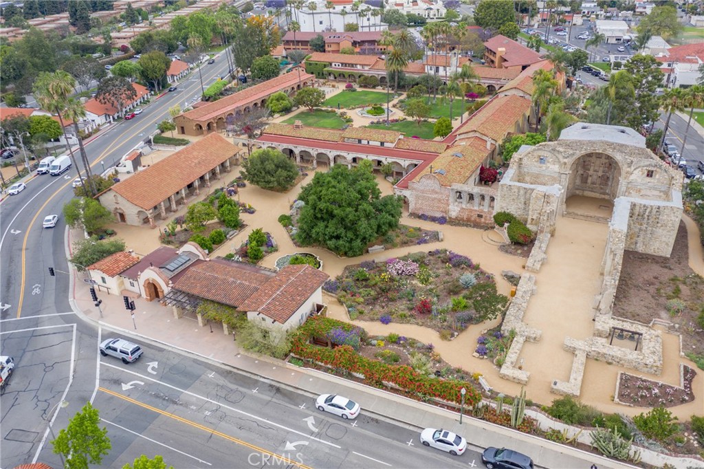 27389 Paseo Ravenna