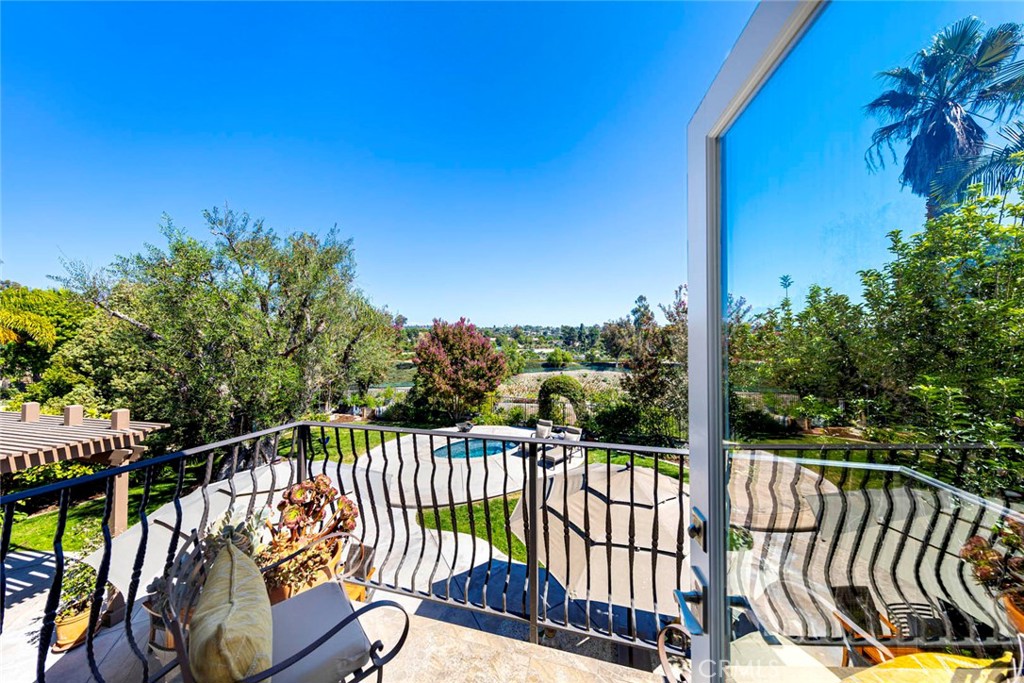 24256 Via Santa Clara