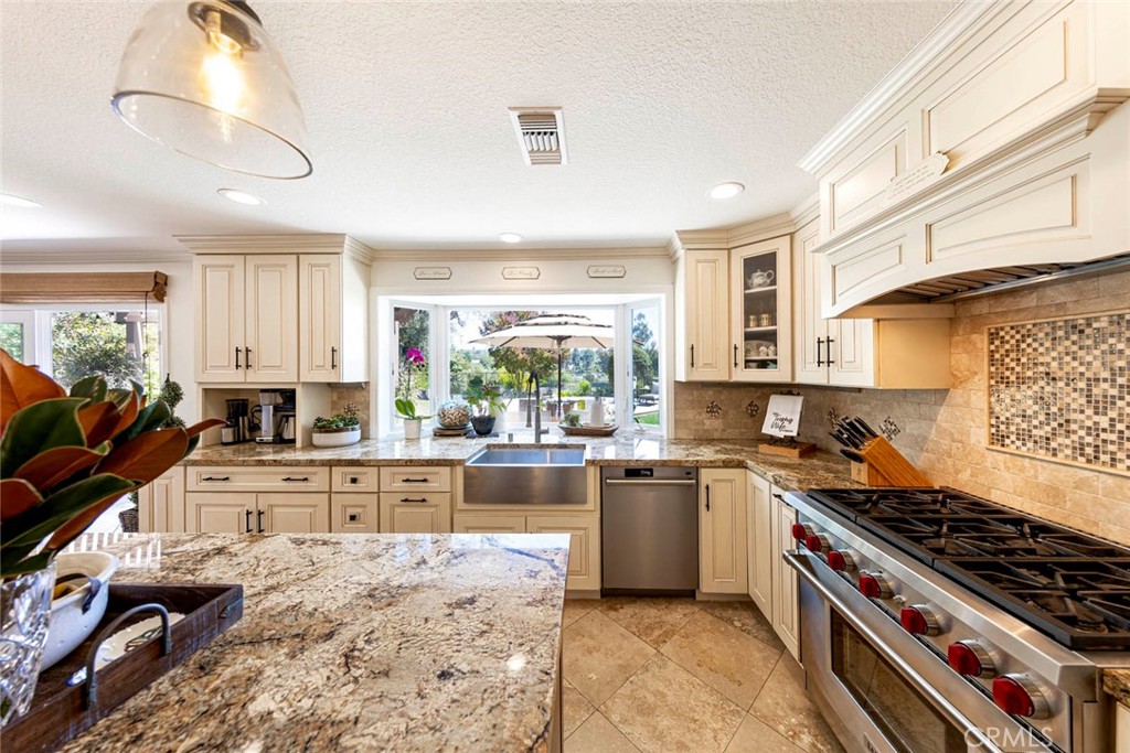 24256 Via Santa Clara