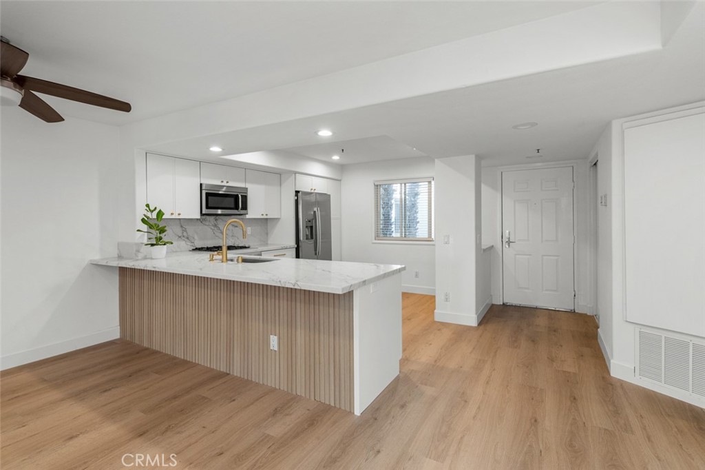 200 Pacific Coast Highway 226