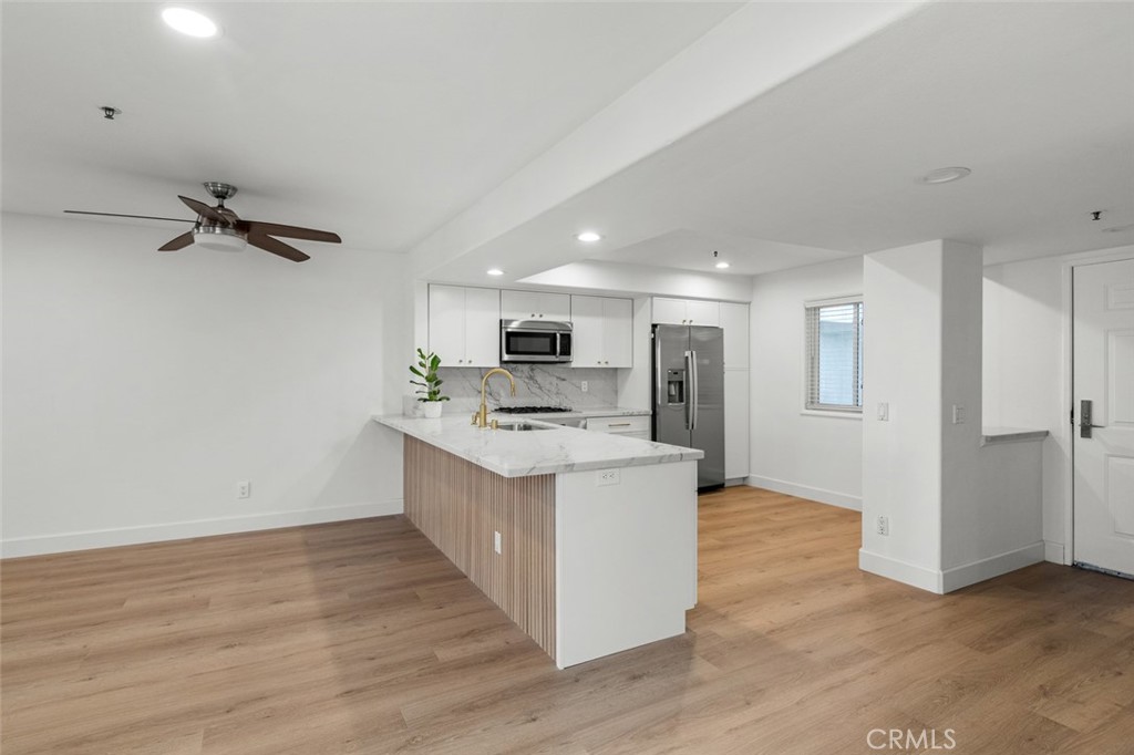 200 Pacific Coast Highway 226