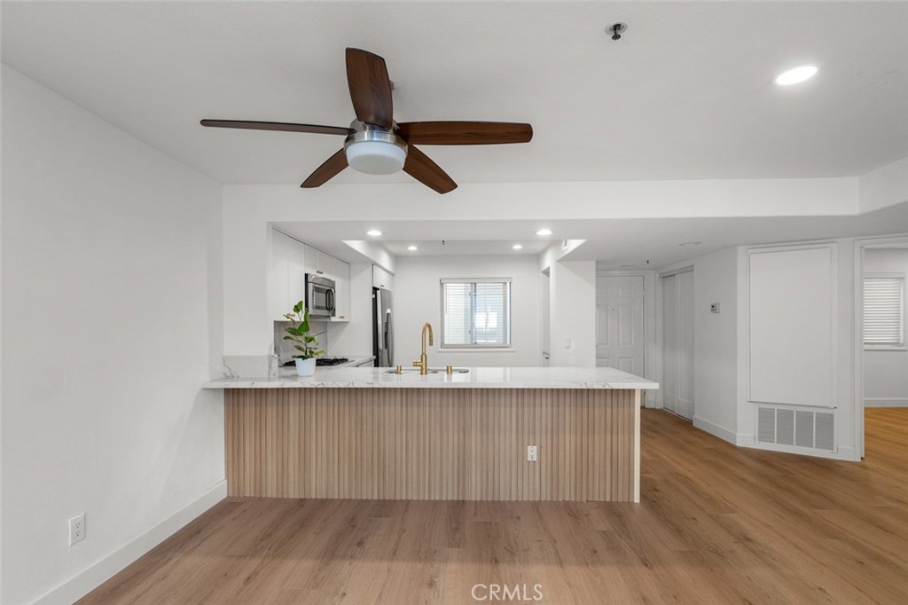 200 Pacific Coast Highway 226