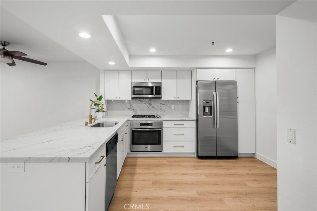 200 Pacific Coast Highway 226