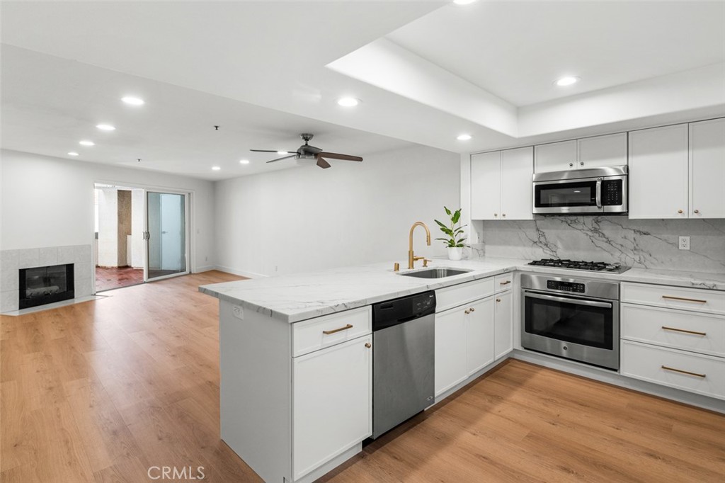 200 Pacific Coast Highway 226