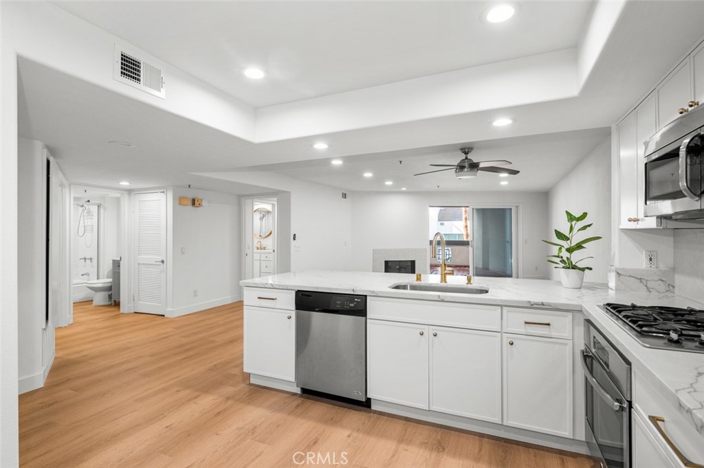 200 Pacific Coast Highway 226