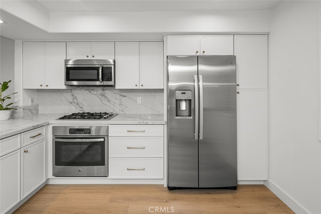 200 Pacific Coast Highway 226