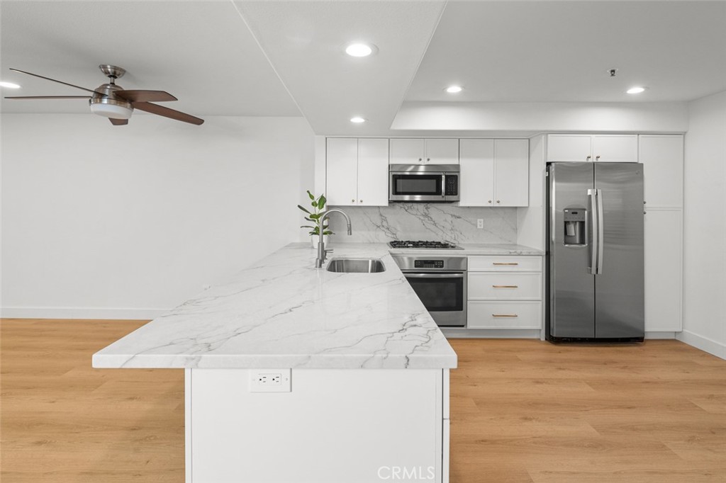 200 Pacific Coast Highway 226