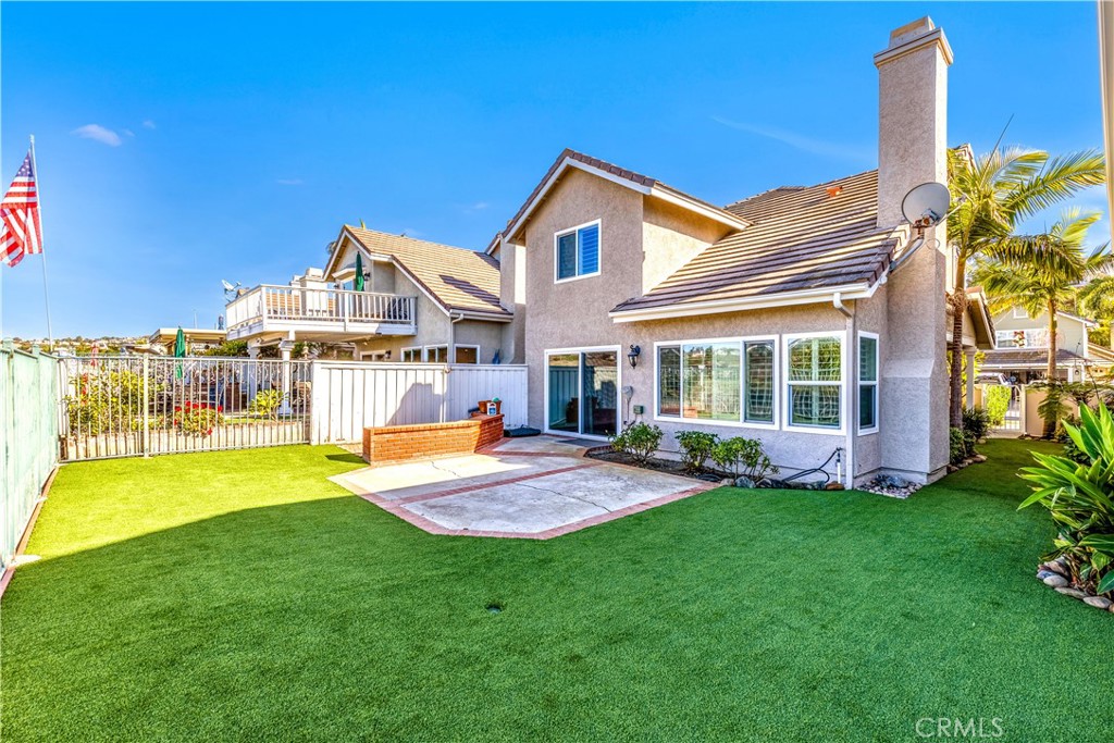 2425 Avenida Mastil 86