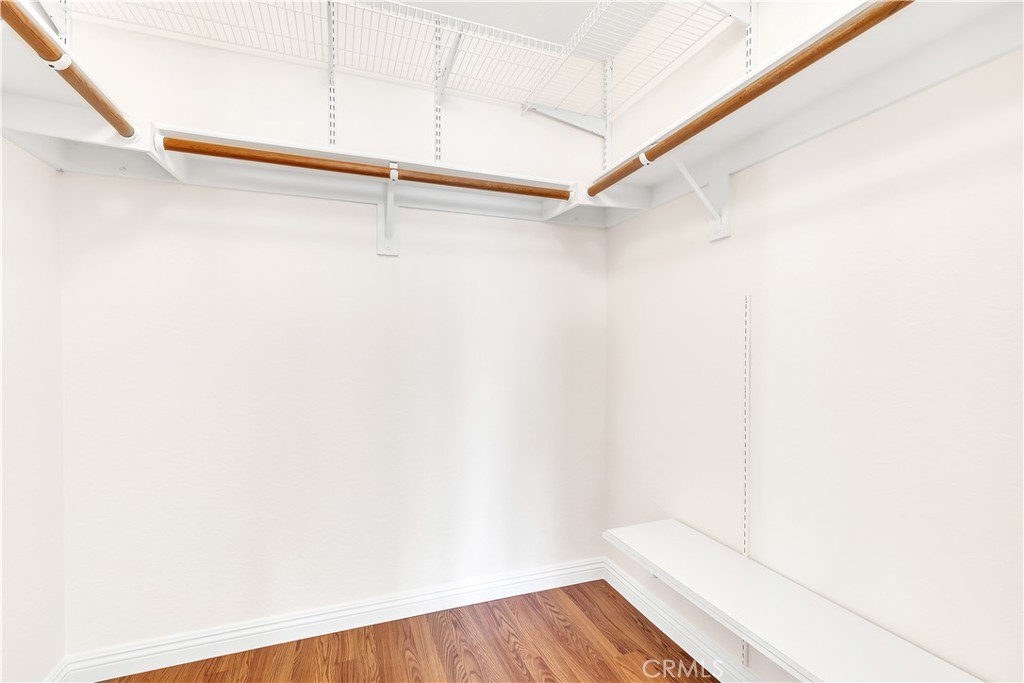 2425 Avenida Mastil 86