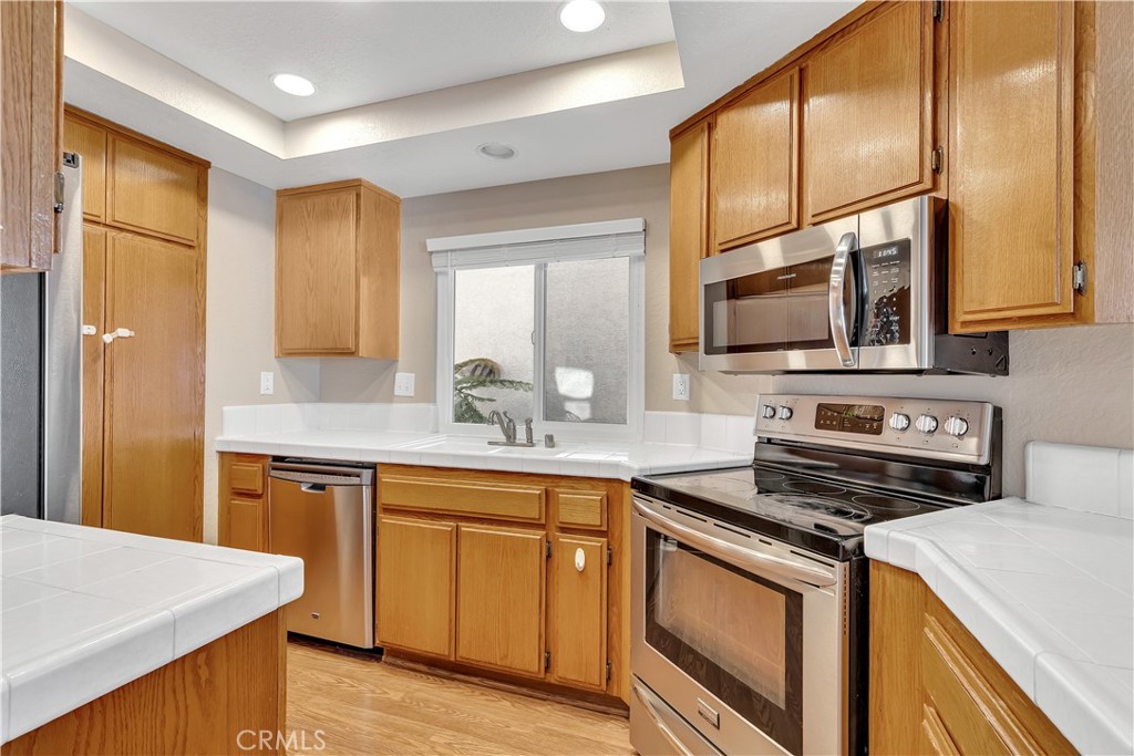 2425 Avenida Mastil 86