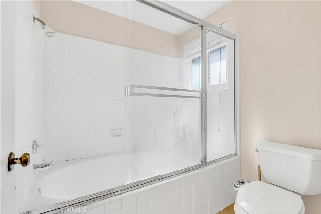 2425 Avenida Mastil 86