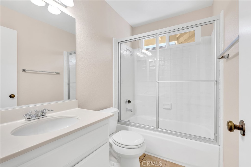 2425 Avenida Mastil 86