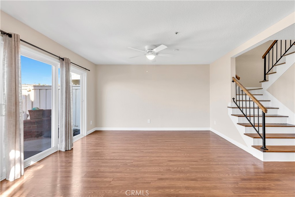 2425 Avenida Mastil 86