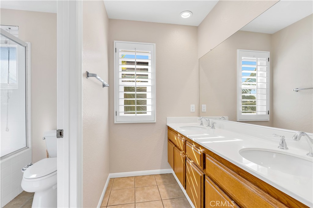 2425 Avenida Mastil 86