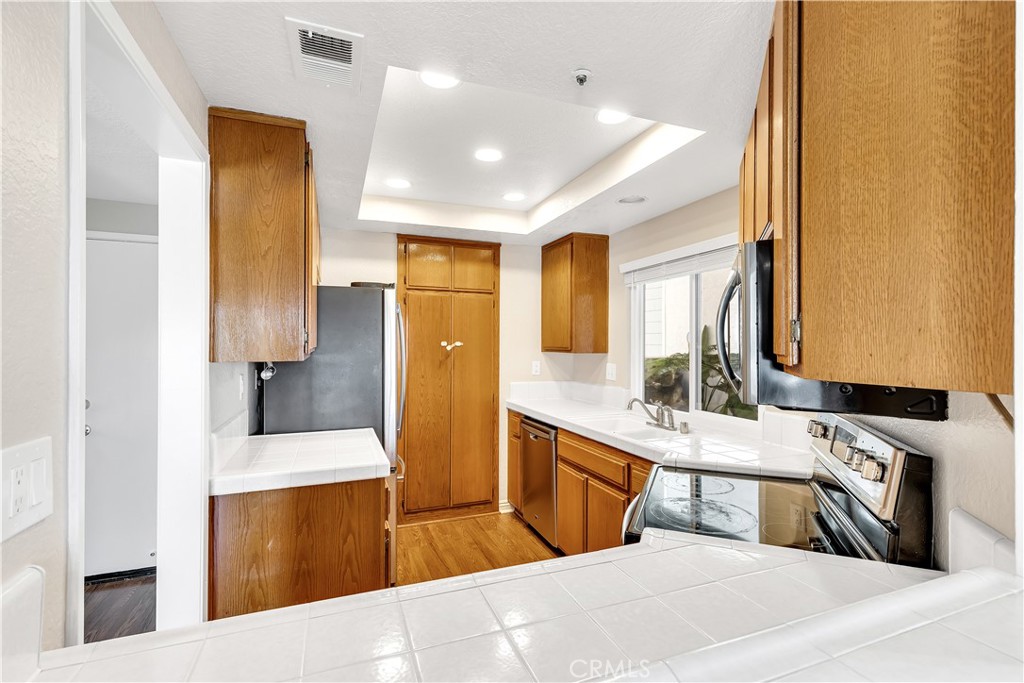 2425 Avenida Mastil 86