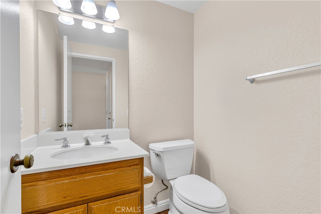 2425 Avenida Mastil 86