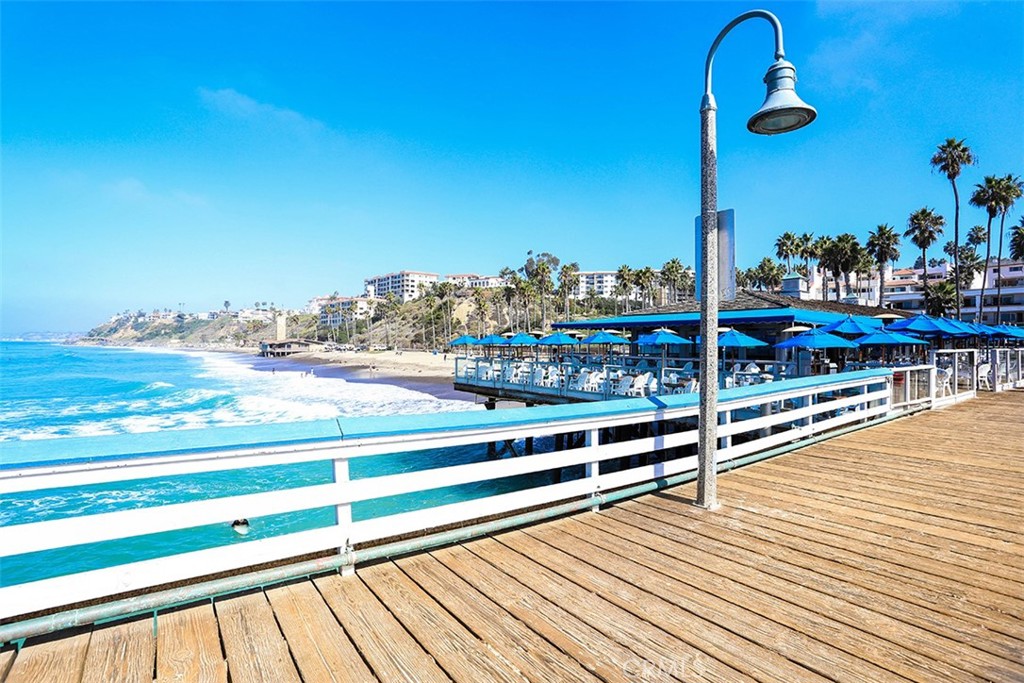 2425 Avenida Mastil 86