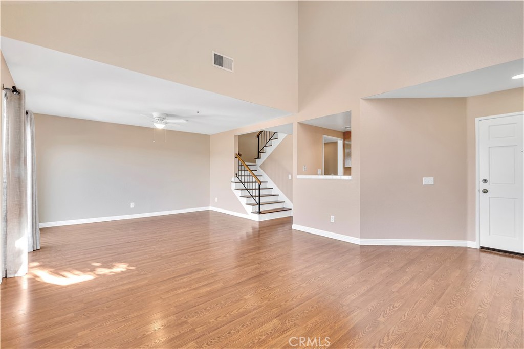 2425 Avenida Mastil 86